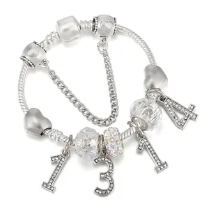 Bracelet maille serpent argenté avec pendentifs 1314 et perles de cœur en cristal