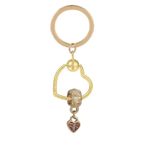 Porte-clés cœur doré avec cadre texture serpent et petit pendentif en cristaux roses