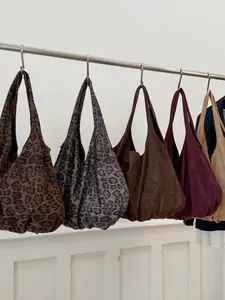 Borse tote alla moda in camoscio con stampa leopardata e design a pieghe in cinque colori