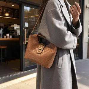 Borsa a Secchiello da Donna in Pelle PU Intrecciata Vintage Con Chiusura a Girello Dorata Borsa a Tracolla Retro per Ufficio