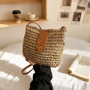 Fashion Women's Woven Straw Crossbody Bag Handwoven Beach Vacation Square Bag With Leather Strap And Metal Buckle
