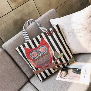 Borsa tote in tela alla moda con ricamo a forma di gufo e strisce bianche e nere