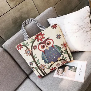 Borsa tote in tela alla moda con ricamo a gufo colorato e tracolla a strisce