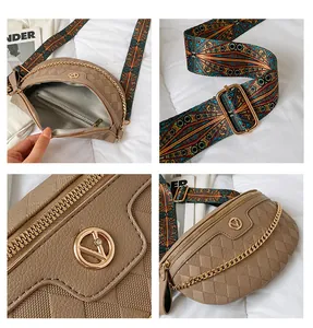 Detailansicht der khakifarbenen PU-Ledertasche mit goldenem V-Logo und buntem Gurtband