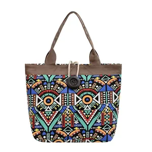 Ethnic πάνινη τσάντα tote με γεωμετρικό μοτίβο, ξύλινο κουμπί και ανθεκτικές λαβές
