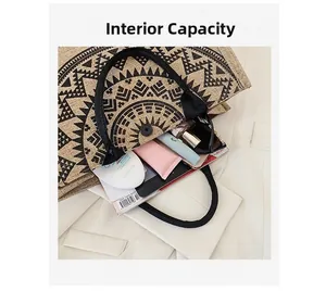 Capacidad interna del bolso de lino con revistas y cosméticos en el interior