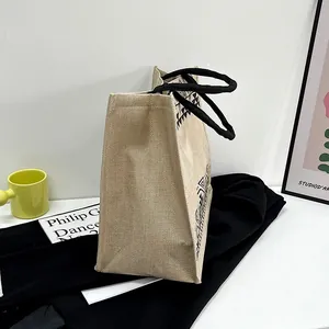 Grand sac cabas en lin beige avec motifs géométriques noirs et anses tressées