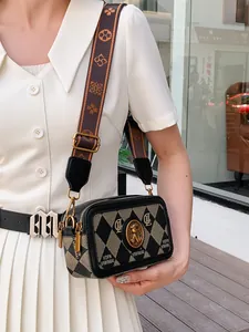 Borsa a tracolla 2024 stile camera con motivo a scacchi e ampia tracolla a fiori da donna