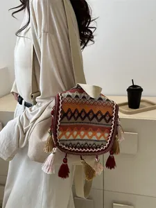 Ethno-Boho-Mini-Rucksack mit bunten Quasten und geometrischen Strickmustern für Damen