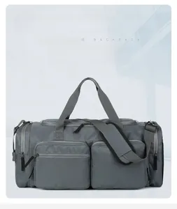 Vue détaillée du sac de sport avec séparation sec-humide et bandoulière réglable