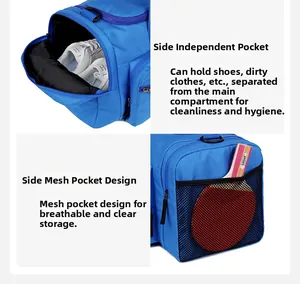 Détail du sac de voyage bleu montrant le compartiment chaussures et la poche filet
