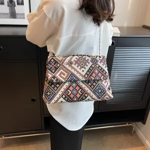 Fashionable colorful woven chain shoulder bag with geometric patterns for modern women