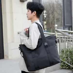 Grand sac fourre-tout noir avec bandoulières réglables pour le sport et les déplacements