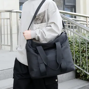Grand sac fourre-tout noir minimaliste avec bandoulière pour sport et usage quotidien