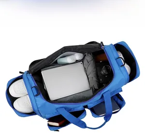 Vue intérieure du sac de sport étanche montrant le compartiment principal et la poche à chaussures