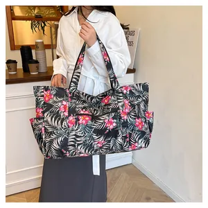 Bolso de mano grande en nylon impermeable con estampado floral de estilo tropical