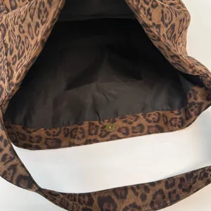 Borsa tote retrò con stampa leopardata, grande capacità e chiusura magnetica