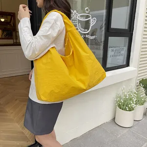 Borsa Shopping in Nylon Donna Grande Capacità Leggera Borsa a Tracolla Pendolare Casual Borsa per Laptop Viaggio Forma di Conchiglia Stile Semplice