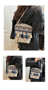 Dettaglio della borsa a secchiello etnica con motivi geometrici jacquard e frange