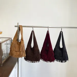 Set di borse tote bohémien in camoscio con frange in cuoio marrone bordeaux e nero