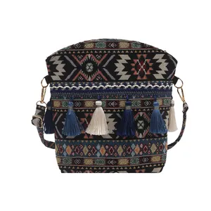 Borsa a secchiello etnica jacquard boho con nappe colorate e tracolla regolabile