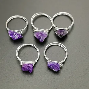 Lot de 5 bagues artisanales en fil argenté avec pierre brute d'améthyste violette