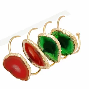 Set de 4 ganchos para cortina de ducha de ágata natural con borde dorado en rojo y verde