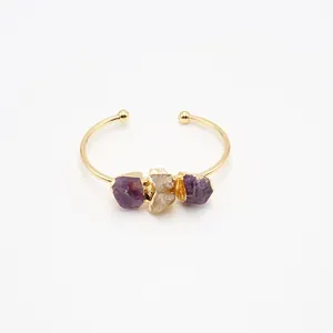 Brazalete abierto dorado con piedras naturales de amatista y citrino en bruto únicas