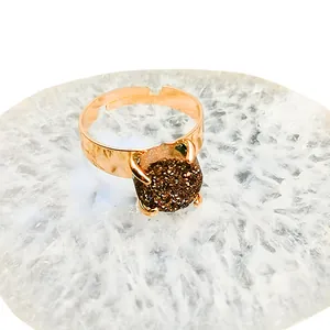 Natürlicher Achat-Geode-Ring in Goldoptik mit funkelndem braunem Druzy-Kristallstein