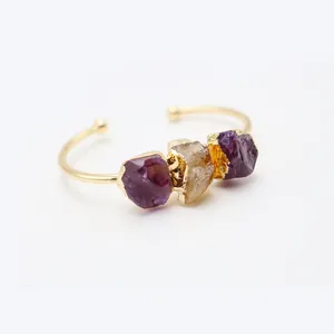 Brazalete abierto bañado en oro con piedras naturales de amatista y citrino amarillo