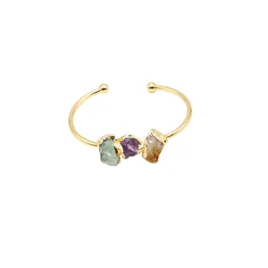 Bracciale rigido aperto in oro con tre pietre di cristallo naturale verde viola e ambra