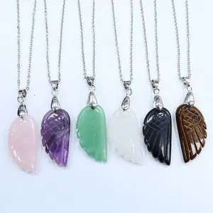Colliers pendentifs ailes d'ange en cristal sculpté en diverses pierres naturelles et couleurs