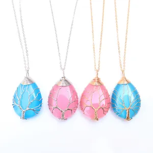 Collier pendentif arbre de vie en cristal enveloppé de fil métallique fait à la main