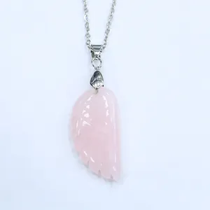 Collier avec pendentif aile d'ange en quartz rose naturel et chaîne argentée
