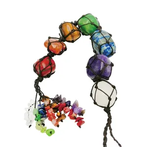 Handgefertigter 7-Chakra-Naturstein-Autohänger mit Netzgewebe und Edelstein-Quasten-Dekor