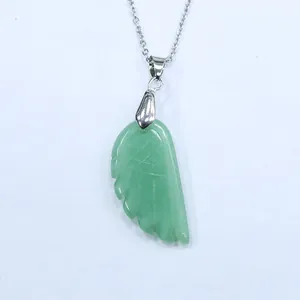 Collier pendentif aile d'ange en aventurine naturelle avec gravure de plumes fine