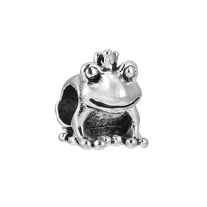 Charm prince grenouille en argent oxydé rétro avec couronne pour bracelets