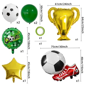 Dettaglio del set di palloncini calcio con trofeo d'oro e palloncini verdi a tema goal