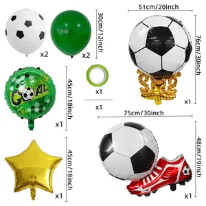 Dettaglio kit festa calcio con trofeo, palloncini GOAL e palloni da calcio