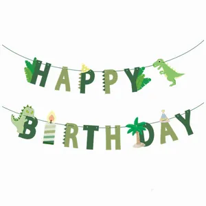 Détail de la banderole Happy Birthday dinosaure vert avec éléments en feutre pour fête