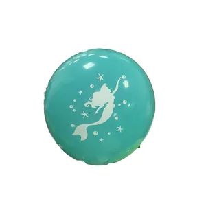 Detail van 10-inch zeemeermin folieballon in groenblauw voor oceaanfeest versieringen
