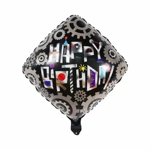 Detalle de globo Happy Birthday de estilo industrial con patrones de engranajes plateados