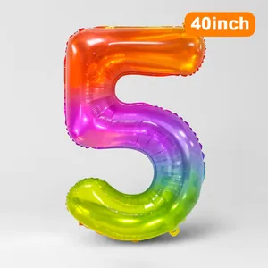 Détail du ballon chiffre 5 en aluminium dégradé arc-en-ciel de 40 pouces