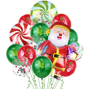 Detailopname van kerstballonnenset met aluminium Kerstman en bedrukte latex ballonnen