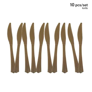 Dettaglio del set di 10 coltelli in plastica dorata per decorazioni festa Oh Baby