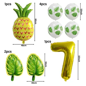 Détail des ballons tropicaux ananas et feuilles avec un ballon chiffre 7 doré 80 cm