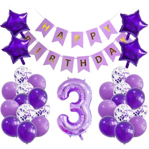 Detailansicht des lila Happy Birthday Ballonsets mit goldenen Buchstaben und Zahl 3