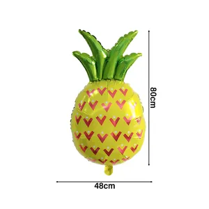 Détail d'un ballon ananas en aluminium pour fête hawaïenne mesurant 80cm de haut et 48cm