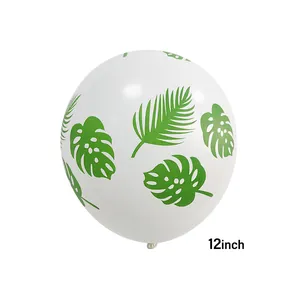 Détail d'un ballon en latex blanc cassé de 12 pouces avec feuilles de palmier hawaïen