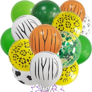 Detalle de globos para fiesta de selva con estampados animales y confeti verde